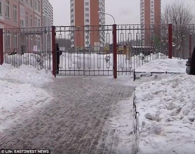 Caz revoltător! O fetiță de 3 anișori a murit înghețată, după ce educatoarele au uitat-o afară, în frig: „Și-au amintit de ea abia după două ore!”
