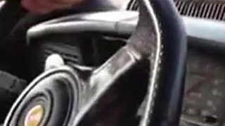 VIDEO DE MEN TI AL! "155 fraiere, si-a luat 160-u! Ia-o ma, baga picioru' in ea! Taci ma ca nu esti pe motor sa te apleci in mortii ma-tii!" - Uite o Dacia 1310 cu 160 km/h in panta