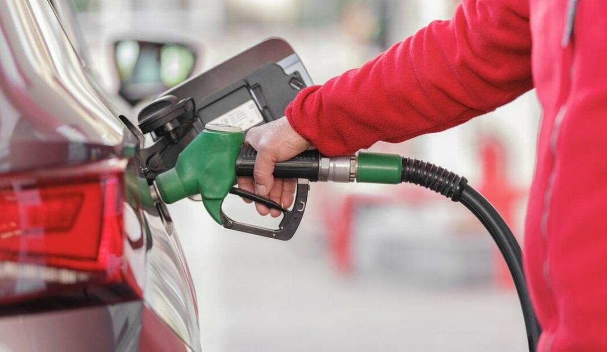 Cât costă cel mai ieftin carburant în România