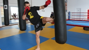De la Politia Capitalei, in ringul Local Kombat! Este tanar, talentat si va lupta la mondialele de kickboxing din decembrie!