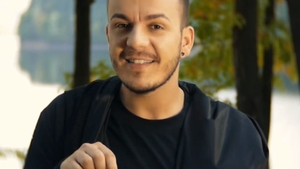 Keky, ”cântăreţul pe tocuri” o ”imită” pe Delia. Cum a apărut în cover-ul după ”Cine m-a făcut om mare”