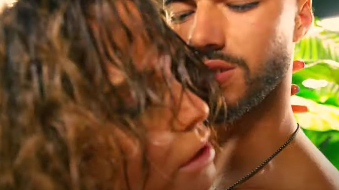 Anna Lesko și Iancu Sterp, imagini interzise minorilor în noul clip. În peisaj apare și Emily Burghelea…