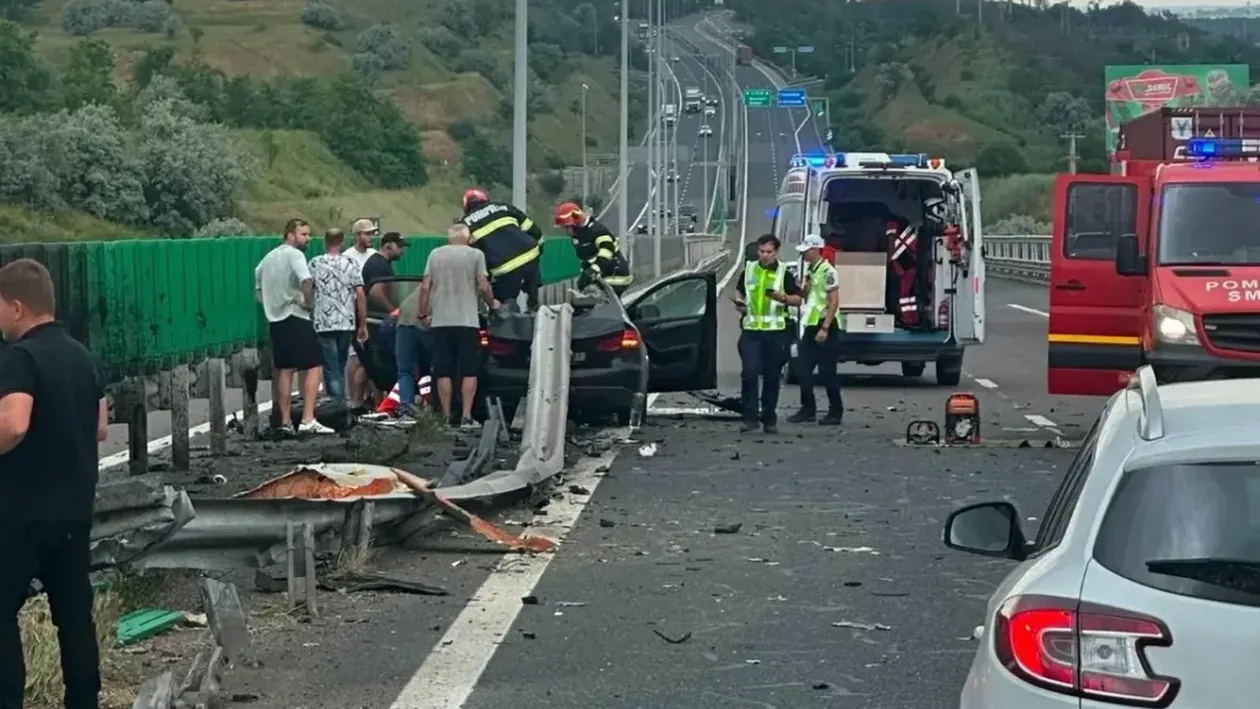 Autostrada A2, blocată după un accident violent. O femeie și un copil mic au fost răniți