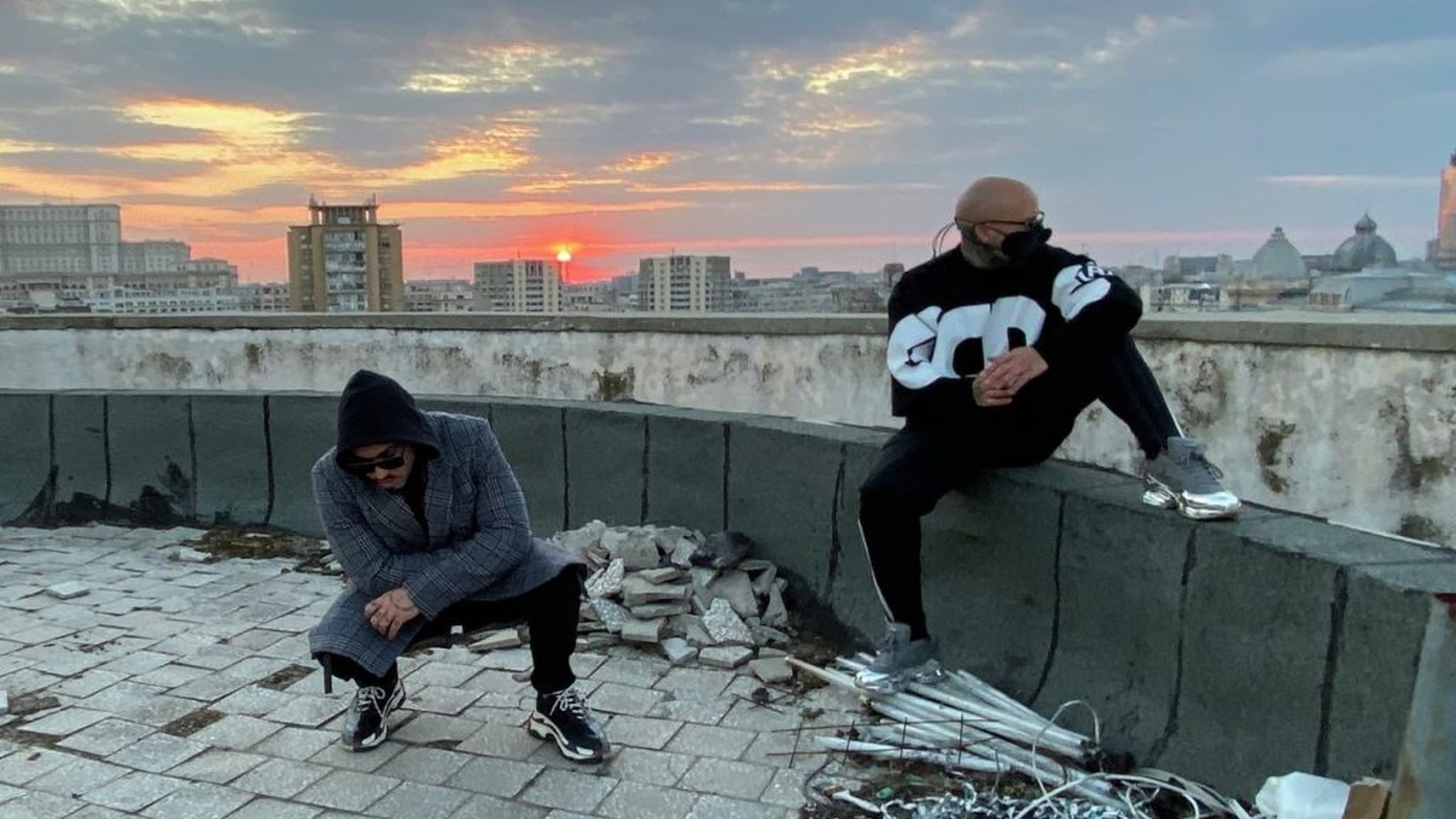 Alex Velea și Matteo ne invită la o promenadă în ”Orașul trist”