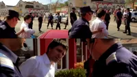 Ireal! Nicușor Dan, băgat cu forța în dubă de Jandarmi. Imaginile care au făcut înconjurul internetului, în 2012