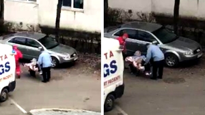 O bătrână de 87 de ani din Iași, dusă la salvare cu o roabă. Ce spun reprezentanții serviciului de ambulanță