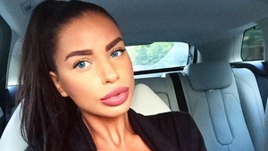Am gasit-o pe cea mai tare “bomba sexy” din politica romaneasca! Bianca si Loredana Chivu sunt mici copiii!