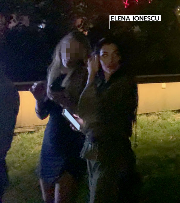 Elena Ionescu a așteptat să îi fie verificat certificatul verde la intrarea în NUBA / Sursă foto: CANCAN.RO