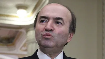 Emoții în familia lui Tudorel Toader. Fiul cel mic al ministrului a fost operat, după ce s-a izbit cu mașina într-un cap de pod