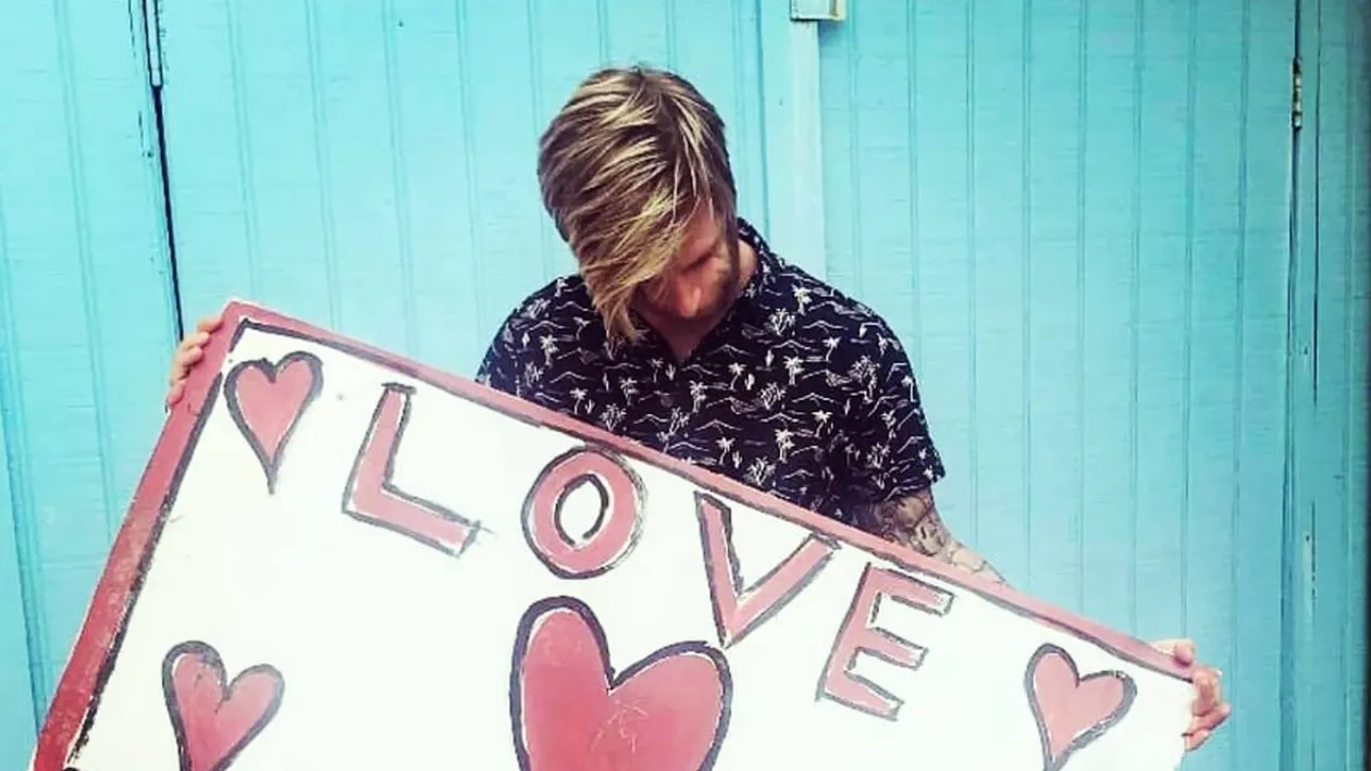 Un copil a fost părăsit de părinți după naștere pentru că era prea urât. Incredibil ce s-a întâmplat cu acesta