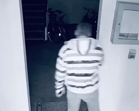 Un sucevean a furat aparatul cu dezinfectant din scara unui bloc! Ce a făcut, înainte, cu soluția întrece orice imaginație. “Chiar nu e de glumit, se pare că…” VIDEO