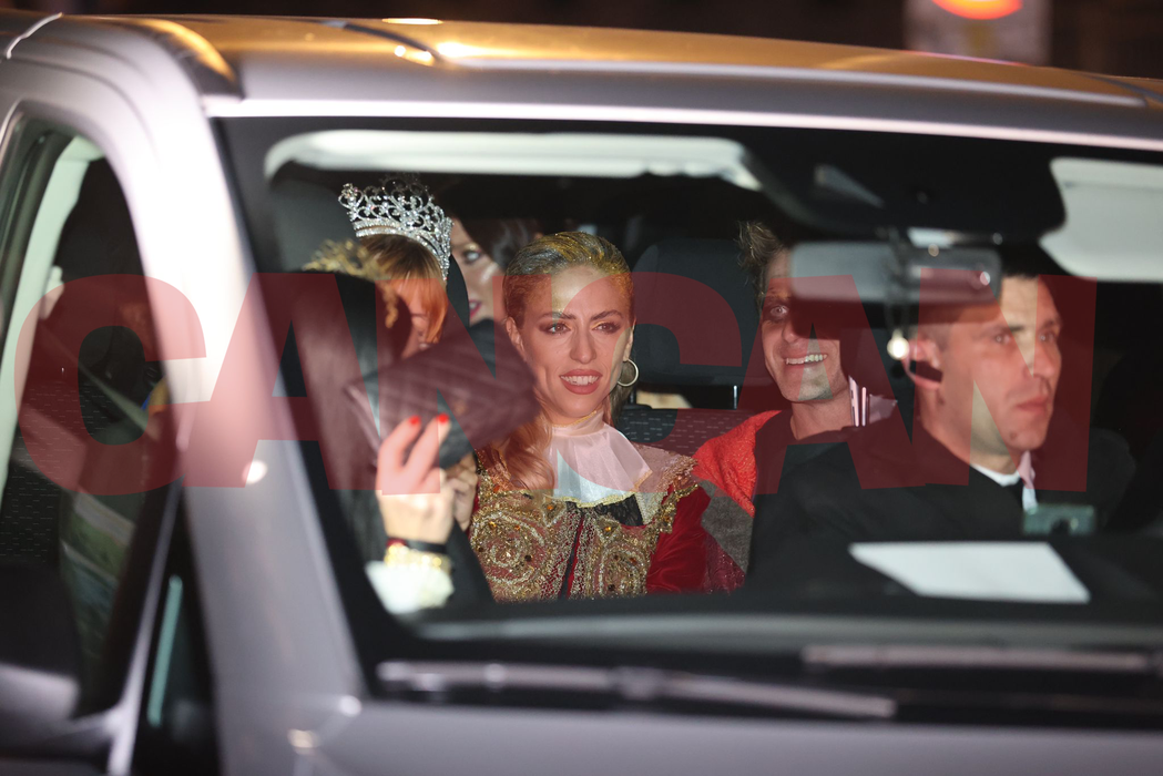 Parada ținutelor inedite! Invitații lui Musk ”fierb”! Începe mega-party-ul la Castelul Bran