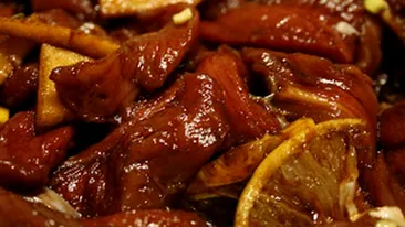 Laura Cosoi isi rasfata iubitul cu mancare sanatoasa! Vezi ce i-a gatit lui Smiley!