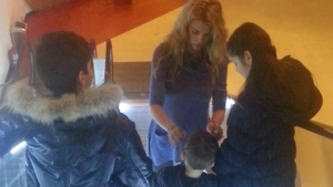 Alina Borcea i-a luat in primire pe gemenii fostei sale rivale. Cum se poarta cu micutii Mihaelei cand crede ca nu o vede nimeni