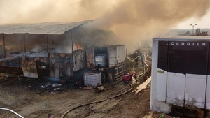 Incendiu violent în Prahova. Pompierii se luptă cu flăcări imense | VIDEO EXCLUSIV