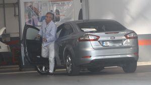 Calin Popescu Tariceanu fidel marcii pe care o comercializeaza in Romania. A dat limuzinele pe o masina populara
