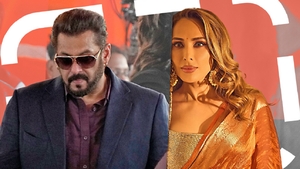 Iulia Vântur este istorie?! Salman Khan, surprins în compania unei brunete focoase. S-a afișat cu ea la fel cum făcea cu vedeta noastră