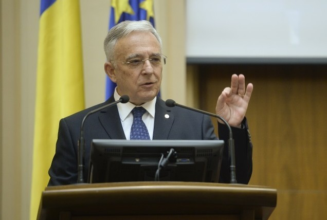 Mugur Isărescu deţine un pachet salarial de invidiat