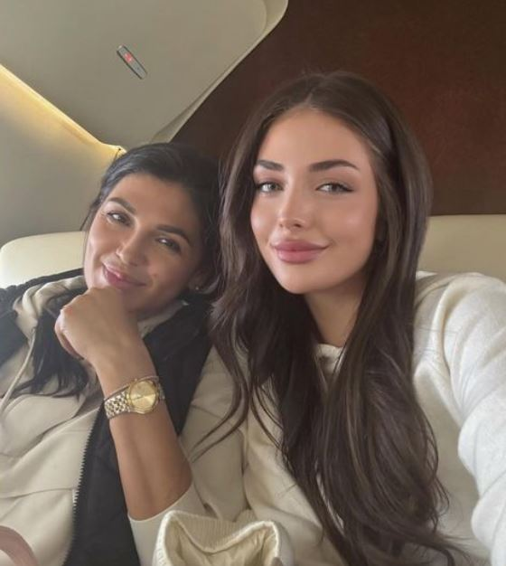 Andreea Bostănică, surpriză URIAȘĂ de ziua de naștere a mamei sale. Unde a dus-o după ce a închiriat un avion