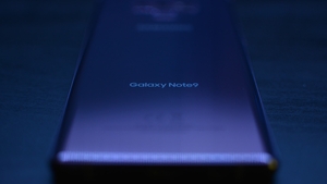 E bine și cu un telefon Samsung mai vechi. Nu rata șansa de a fi printre primii care dețin noul telefon X!