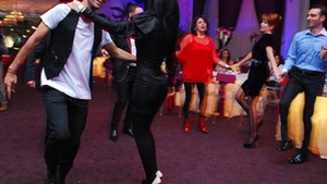 Uite cum s-a distrat Adelina Pestritu de Revelion! A dansat de mama focului alaturi de Marian Vasilescu!