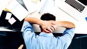 Un angajat în vârstă de 21 de ani a fost concediat pentru că a refuzat să dea mâna cu șeful. A câștigat procesul în Olanda