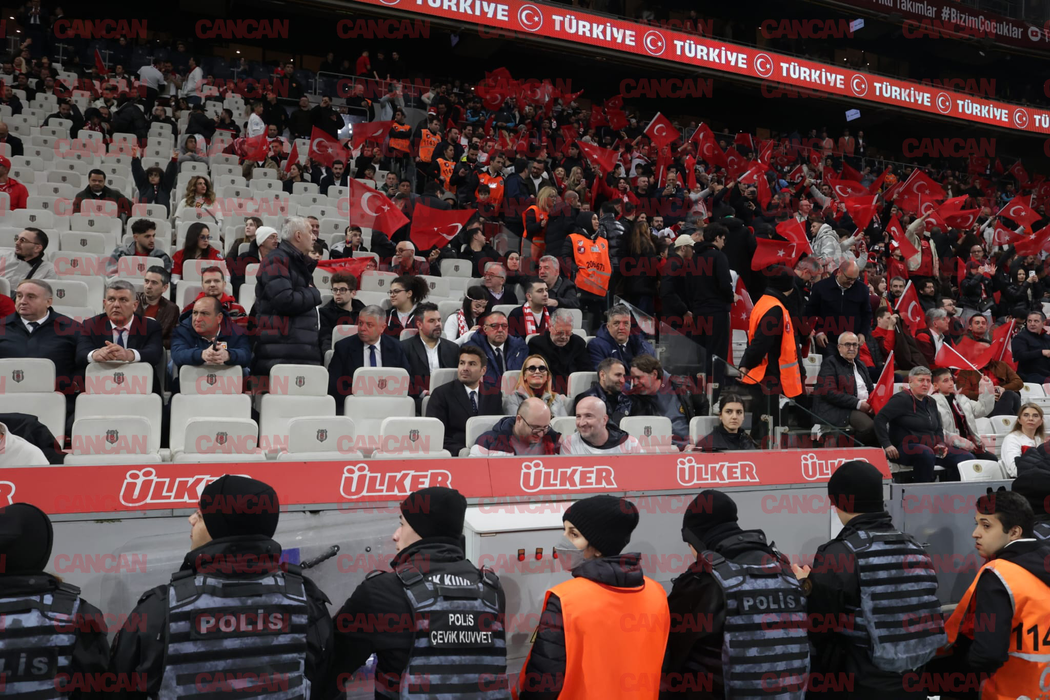 primele imagini cu vedetele prezente la meciul România-Turcia