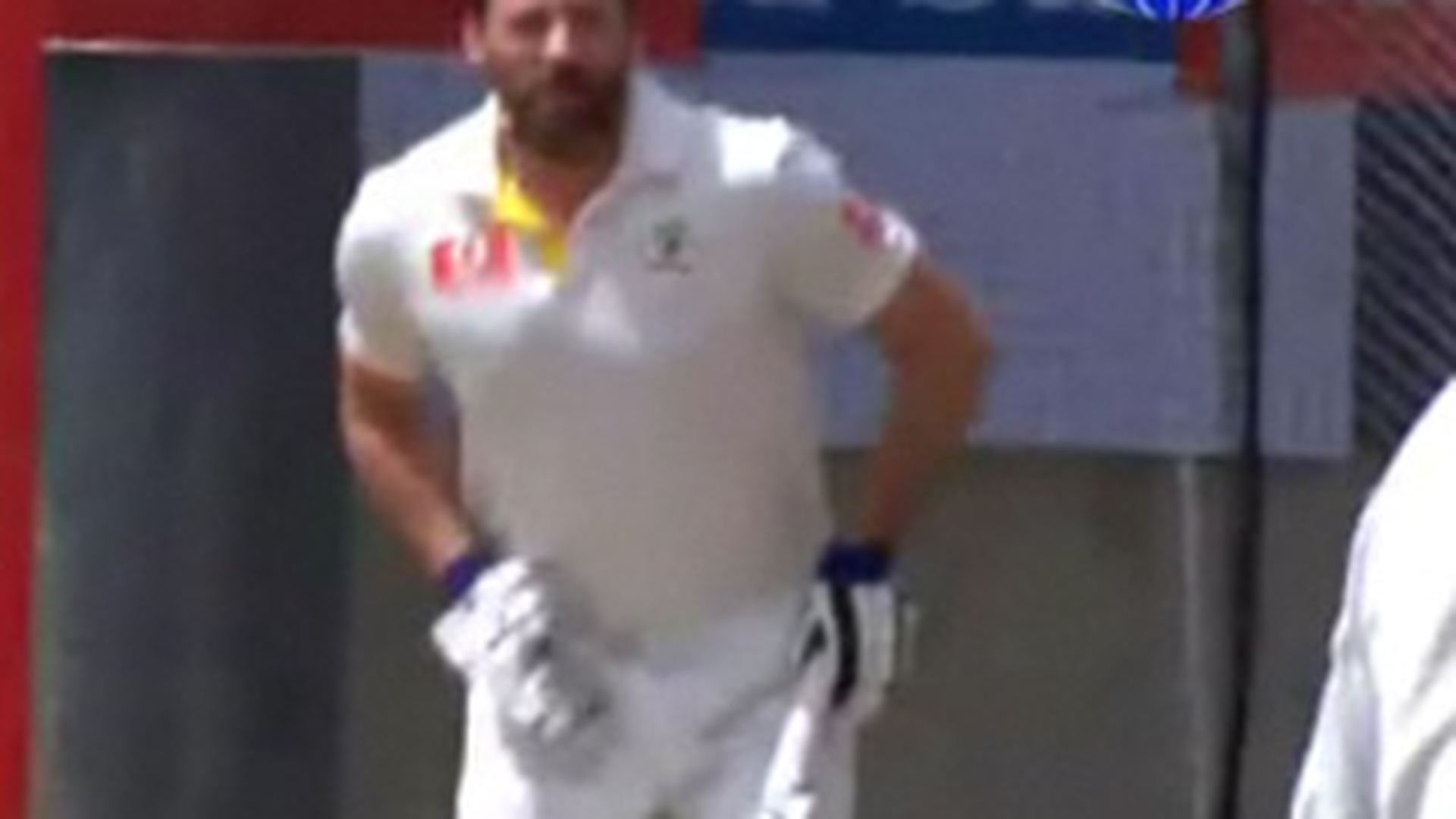 VIDEO Ghinion teribil! Hugh Jackman, lovit in testicule in timpul unei demonstratii de baseball