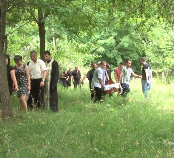 Drumul către groapă trece, inevitabil, prin pădure