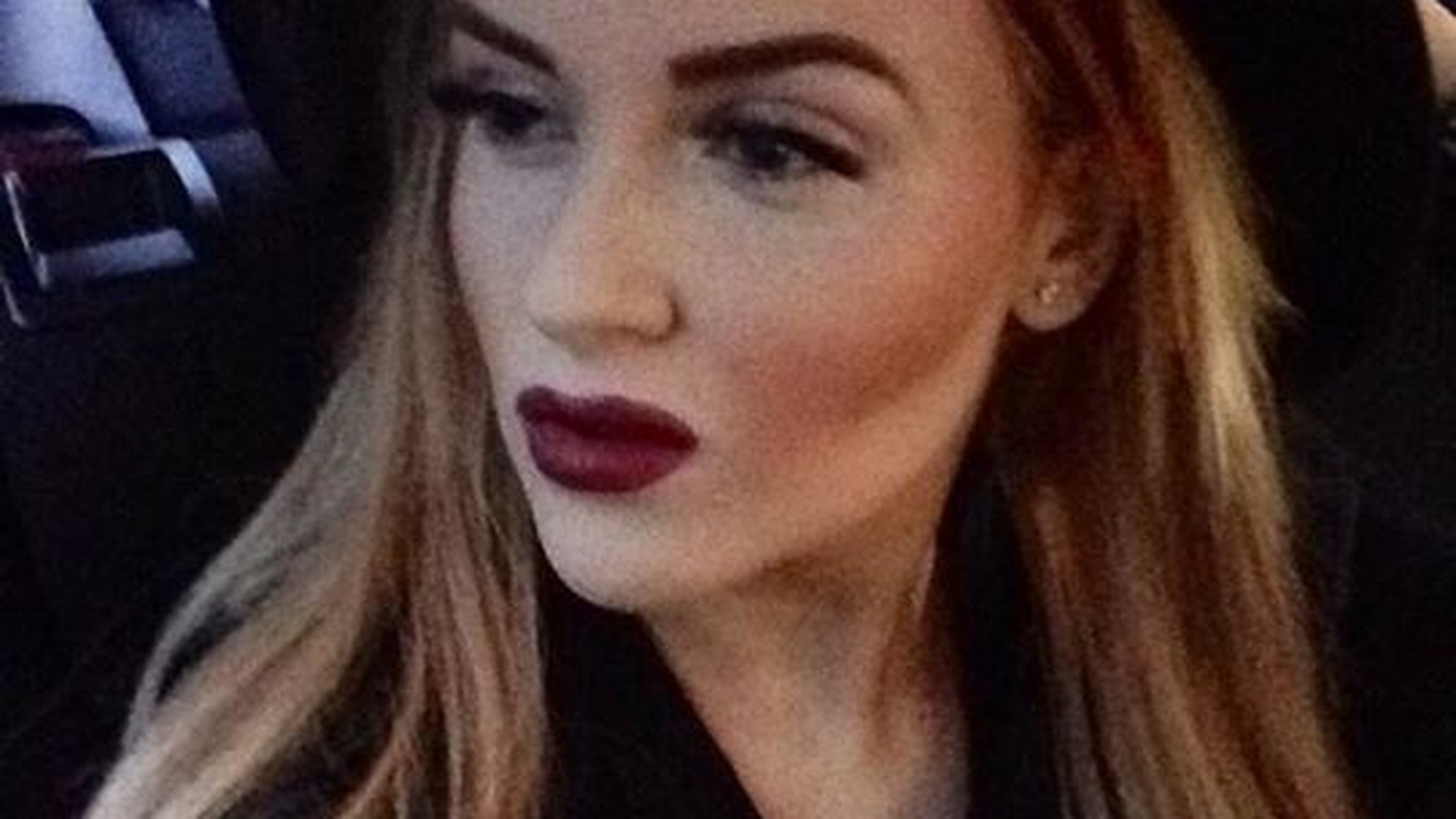 : Iar isi umple frigiderul, ca sa schimbe sifonierul! Dupa ce a slabit enorm, Oana Radu de la "Vocea" a inceput iar sa se indoape