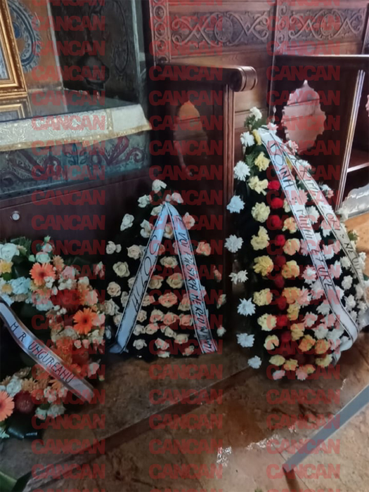 Apropiații au adus coroane funerare la înmormântarea lui Mihai Caraman