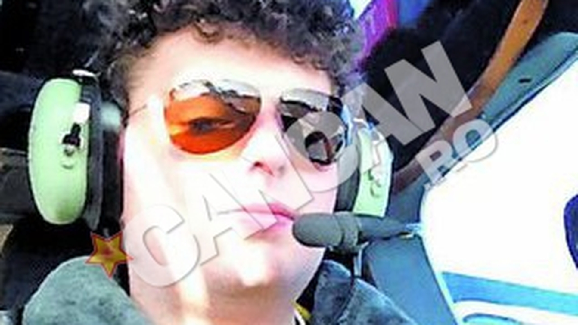 Fiul milionarului oradean e dependent de cai-putere la doar 16 ani. Mostenitorul imperiului Micula face "naveta" cu elicopterul