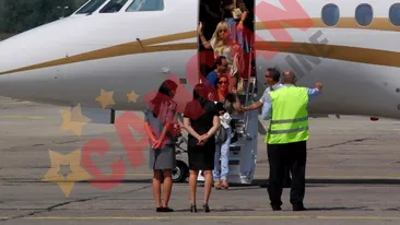 Andra si Maruta, asteptati cu limuzina la scara avionului