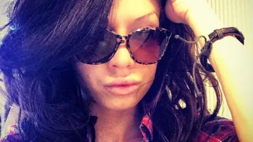 Am vorbit cu moldoveanca ce parca asa un Cayenne pe negru la mall! Nu s-a scuzat, dar in schimb s-a laudat: “Culmea, am si…”