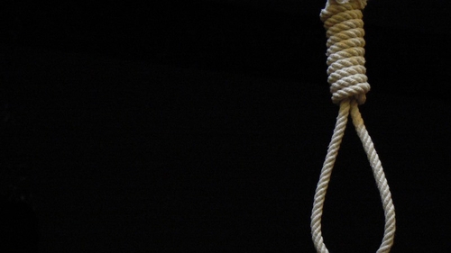 Un copil de 13 ani din Arad s-a spânzurat în podul casei! A fost găsit mort de sora lui geamănă
