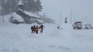 Tragedie în timpul unei expediții de schi. 15 persoane au fost surprinse de o avalanșă: „Grupul se întorcea la punctul de plecare”