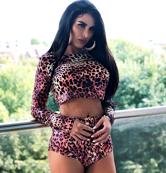 Daniela Crudu, dependentă de operații estetice de 10 ani! Cum arăta la debutul în showbiz, când era blondă şi fără silicoane