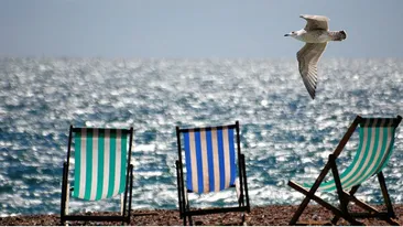 Litoralul la reduceri! Turiștii vor plăti cu 50 la sută mai puțin pentru șezlonguri și cu până la 70 pentru camere