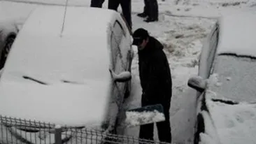 Dan Cruceru a dat doua ore la lopata: Trebuia sa plec cu masina si ajutor de la straini n-aveam!