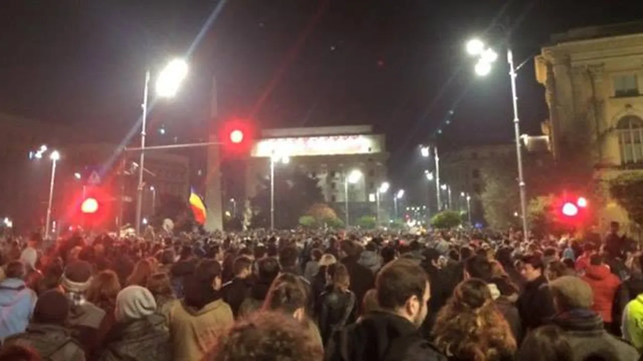 O tara inteaga este in DOLIU! Protesteaza si plange in memoria durerii