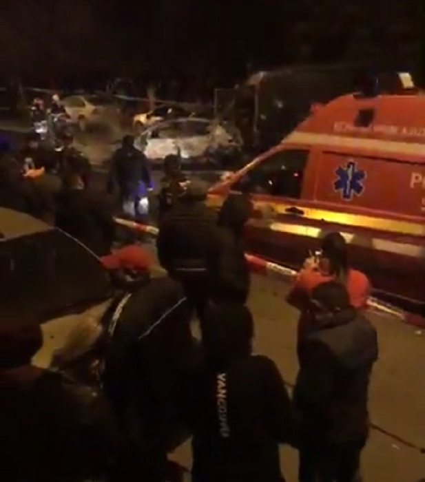 VIDEO / Imagini NECENZURATE de la accidentul groaznic din Capitală! Martorii filmau scenele de iad, victimele arse şi se aud exploziile: „Amândoi mişcă, nu sunt morţi!”