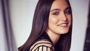ALEX VELEA s-a "încuscrit" cu... ANDREEA ESCA! ALEXIA ERAM s-a pozat sexy, apoi s-a afişat cu noul iubit, care este nimeni altul decât "copilul de suflet" al lui VELEA!