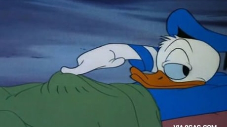 Nu-mi vine sa cred ce face Donald in fotografia asta! 10 fotografii interzise minorilor cu scene care le-au "scapat" regizorilor