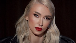 Andreea Bălan, foc și pară pe Antena Stars! Vedeta și-a ieșit din minți, atunci când a văzut că oamenii îi comentează divorțul: „Mai bine să tacă”