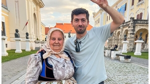 Cine e, de fapt, tanti Lenuța din Chinteni. Nu e bunica lui Mircea Bravo