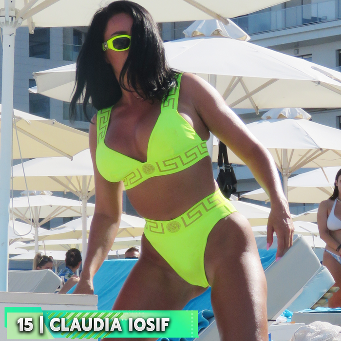 Top 30 sexy-vedete în genunchi la plajă. Pe ce locuri se clasează Emily Burghelea, Florentina Raiciu, Delia și Andreea Bănică