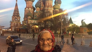 Bunicuţa de 89 de ani care şi-a propus să vadă toată lumea! A devenit vedetă pe Instagram