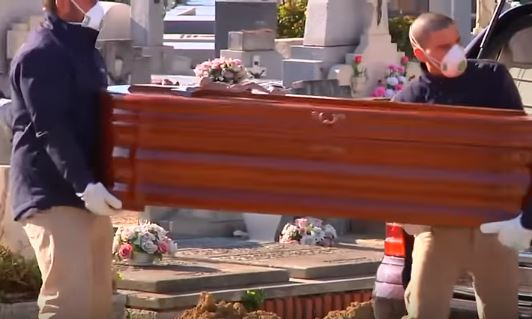 Ți se face pielea de găină! Cum arată o înmormântare pe vreme de pandemie COVID-19