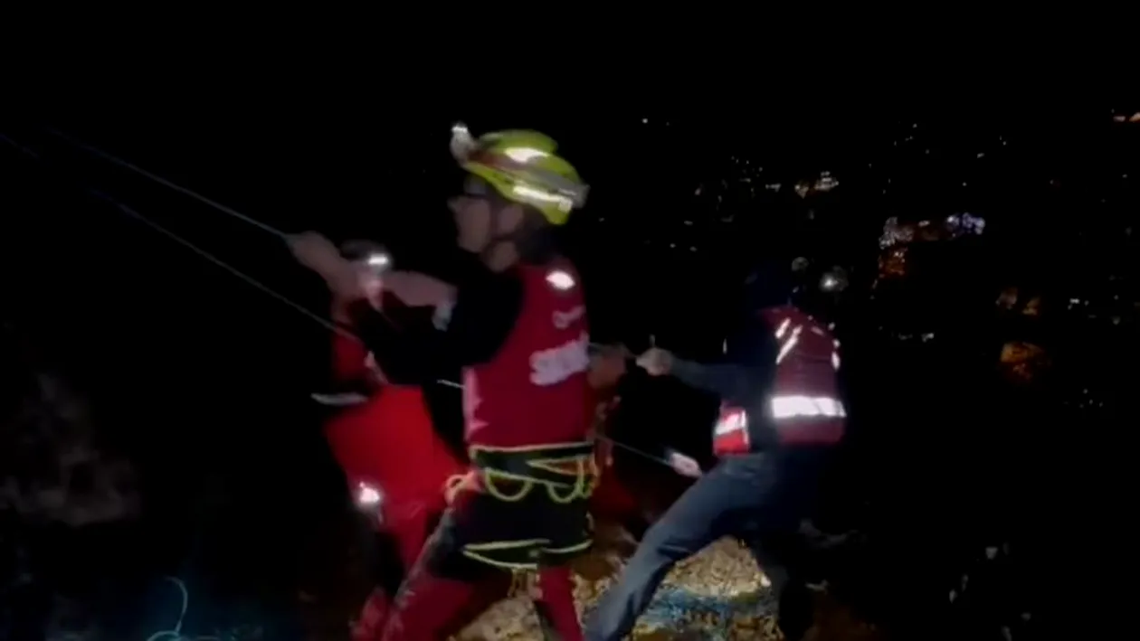 Salvamontiștii au salvat un bărbat beat care a alunecat și s-a rostogolit 100 de metri pe un traseu spre vârful Tâmpa