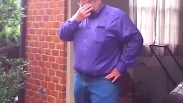 Acest tată a izbucnit în lacrimi când a văzut ce face fiica sa! Nu s-ar fi aşteptat niciodată ca asta să se întâmple. Imaginile sunt incredibile